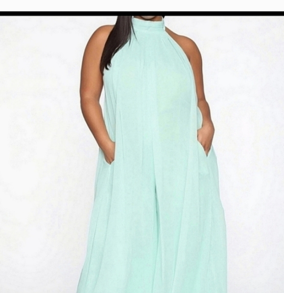 Nwot Fashion nova wide leg halter jumpsuit 2x - Picture 1 of 7